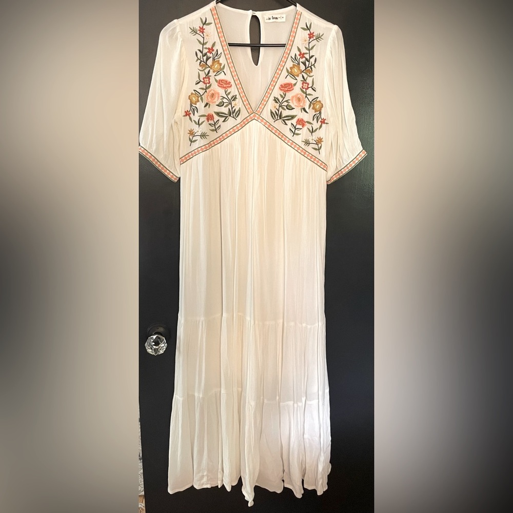 COPY - Beautiful white maternity dress
